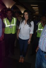 Sunny Leone Arrives in Mumbai For Jism 2 Shoot in Mumbai Airport on 14th March 2012 (14).JPG